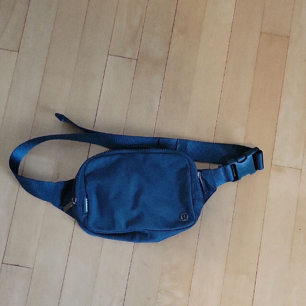 Lululemon athletica Green Belt Bag